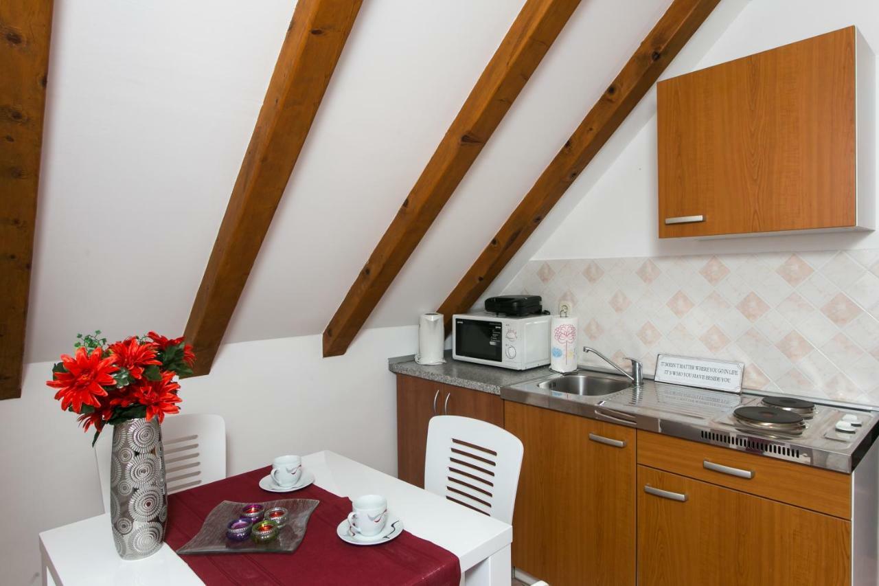 קאבטאט Iva Apartments מראה חיצוני תמונה
